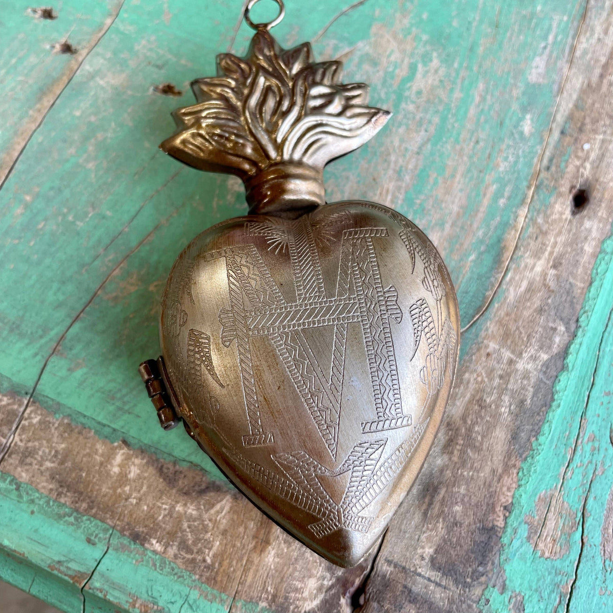 Love and Honor Jesus LLC - Sacred Heart Locket Box: Medium Gold
