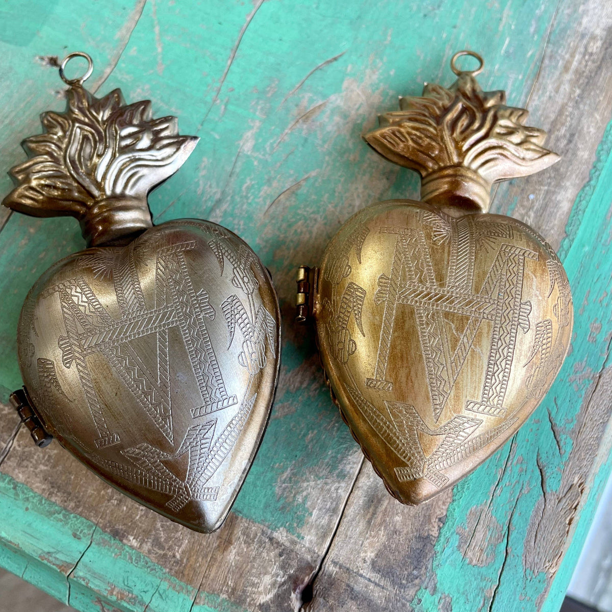 Love and Honor Jesus LLC - Sacred Heart Locket Box: Medium Gold