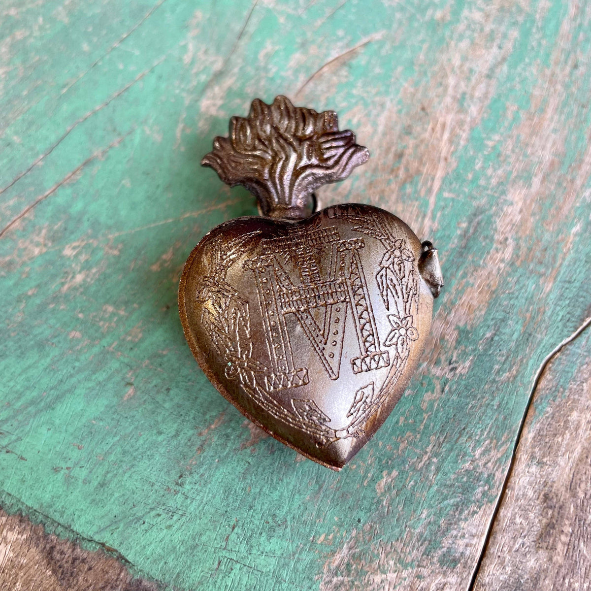 Love and Honor Jesus LLC - Sacred Heart Locket Box: Medium Gold
