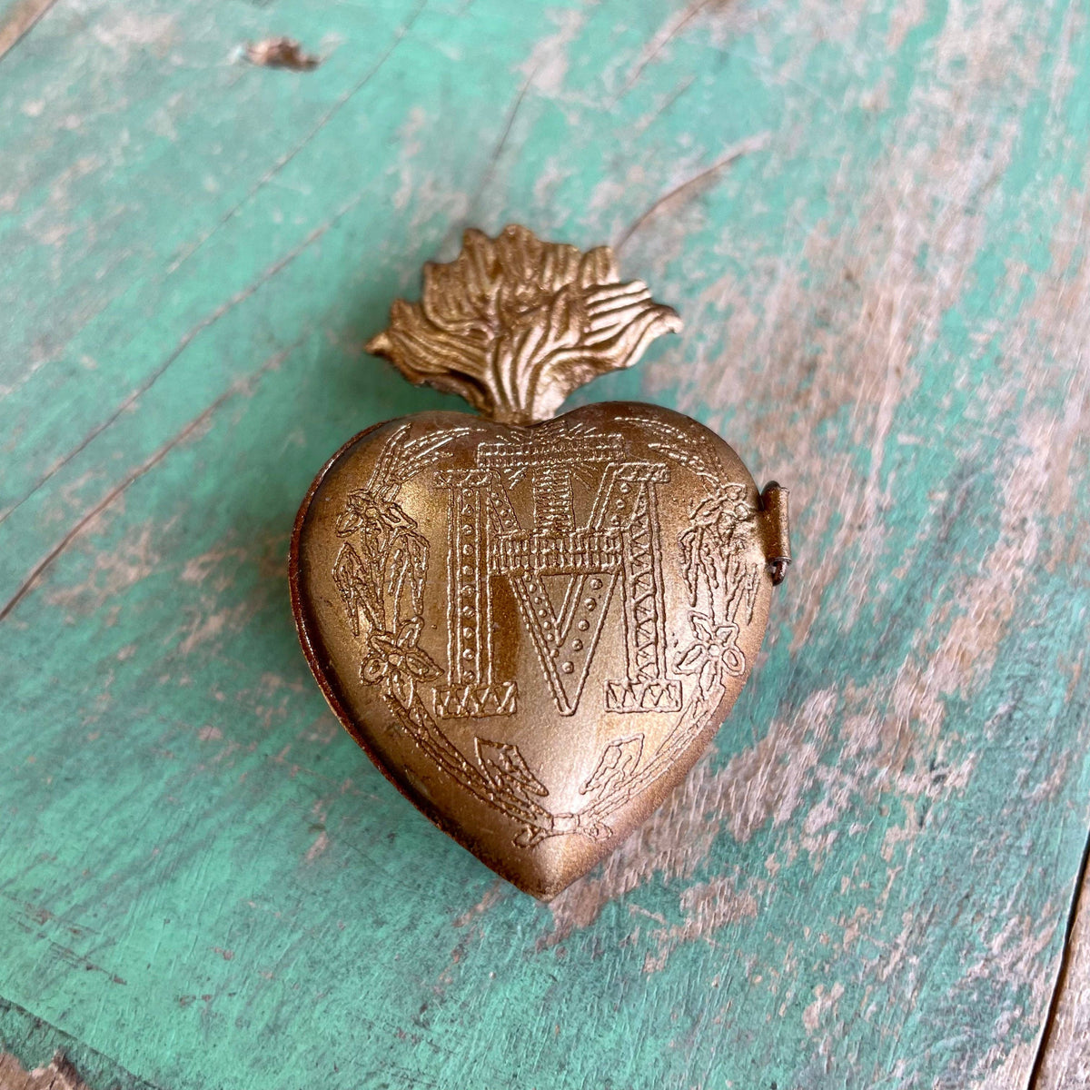 Love and Honor Jesus LLC - Sacred Heart Locket Box: Medium Gold