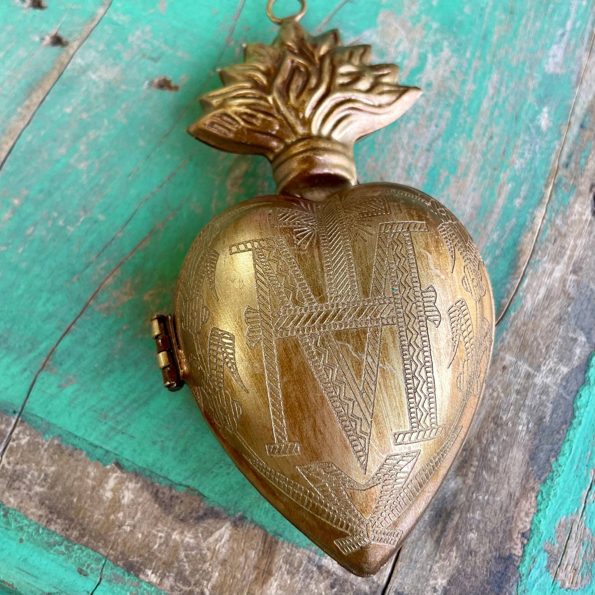 Love and Honor Jesus LLC - Sacred Heart Locket Box: Medium Gold